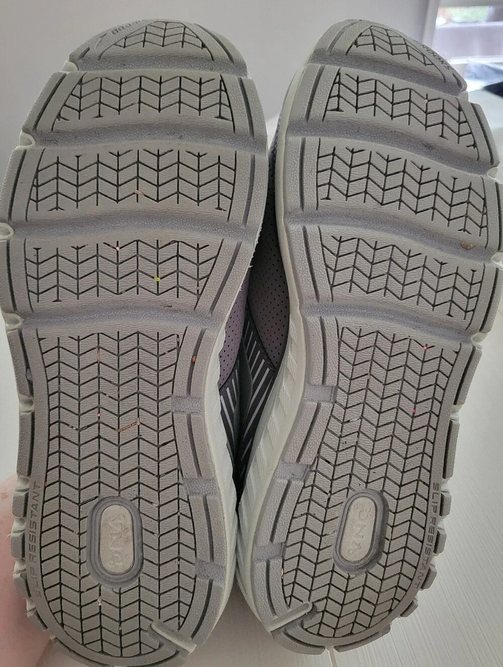 Brooks Addiction Walker Sneaker Women's 10.5B, Grey/Purple